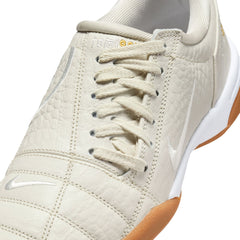 Nike Womens Total 90 (Light Bone/Sail/White/Gum Medium Brown)